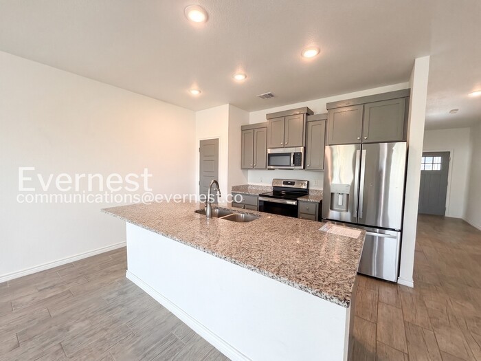 729 Freedom Cir - Photo 5 of 18