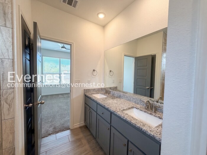 729 Freedom Cir - Photo 6 of 18