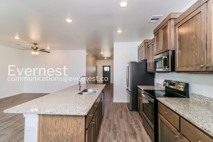 2247 Hornbeam St - Photo 7 of 22