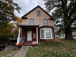 featured image of 830 E Burlington St