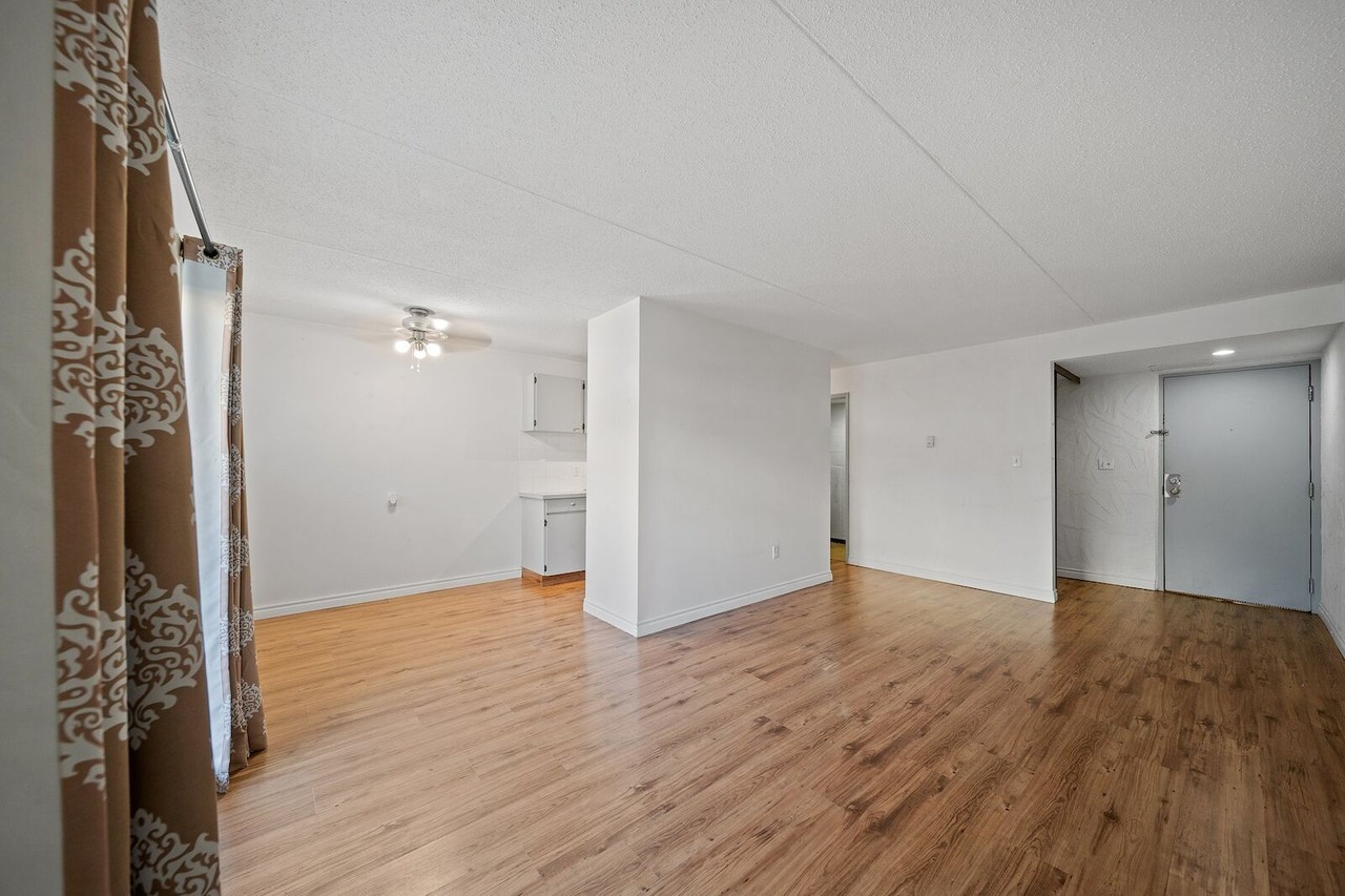 319 Apartment Building - Photo 3 of 9