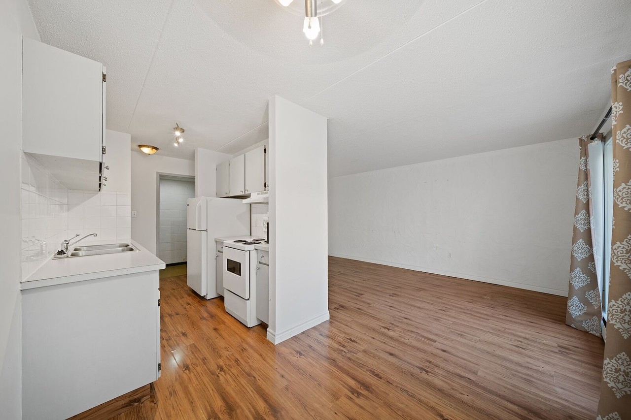 319 Apartment Building - Photo 4 of 9