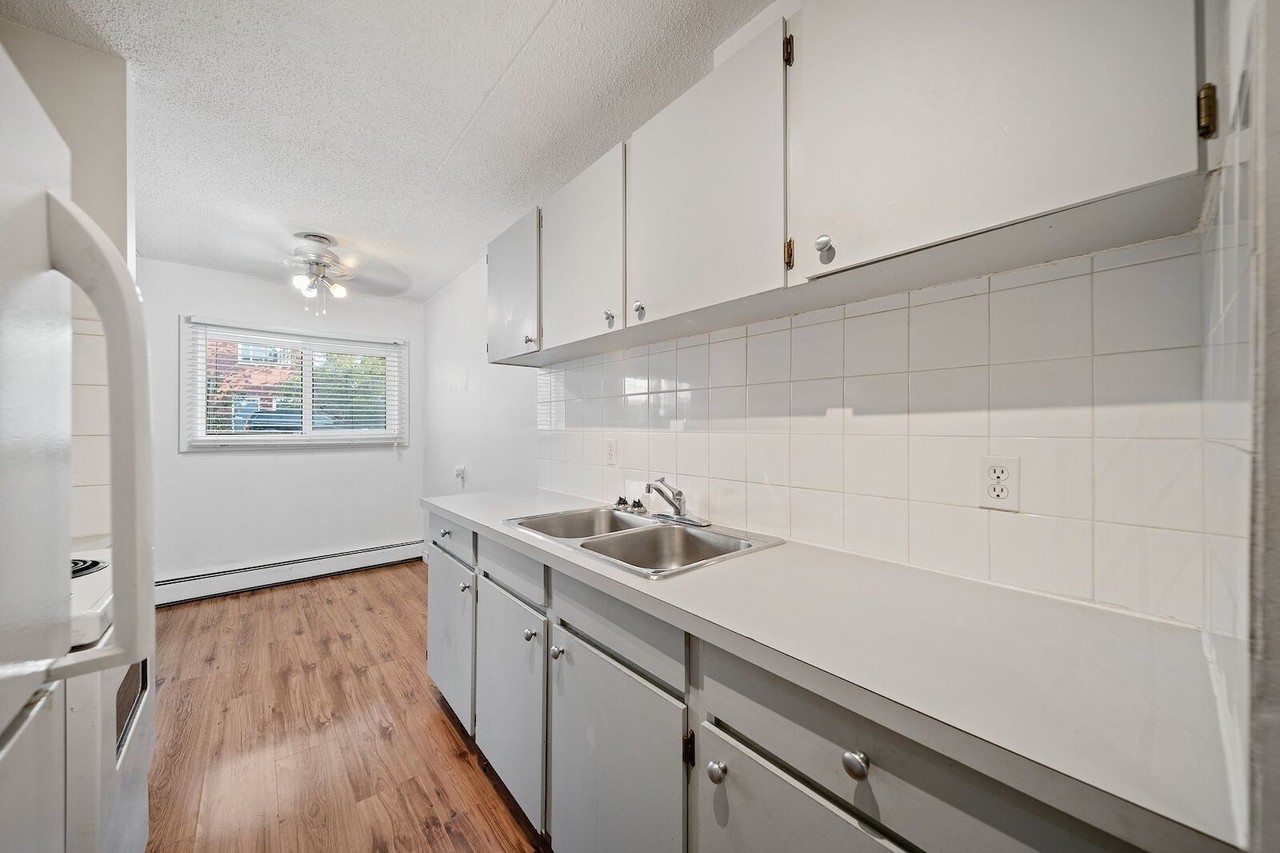 319 Apartment Building - Photo 6 of 9
