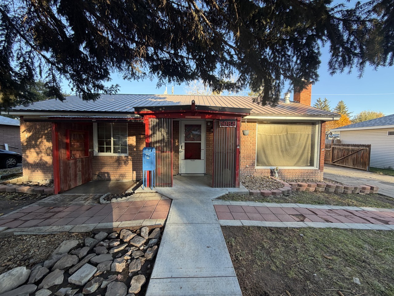 1085 Cathryn Ave #NA - Photo 3 of 10
