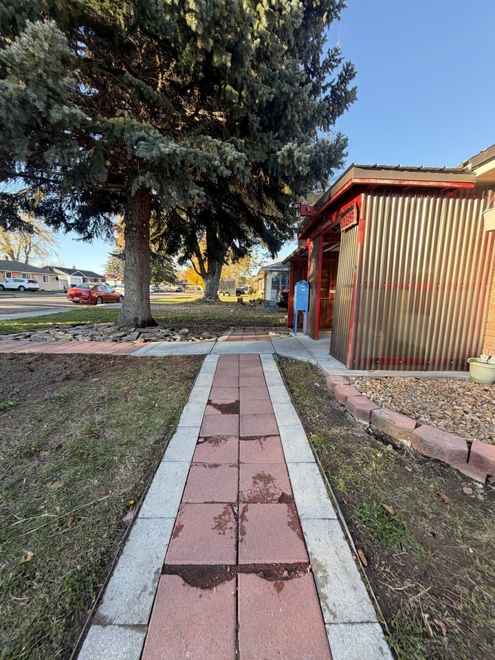 1085 Cathryn Ave #NA - Photo 5 of 10