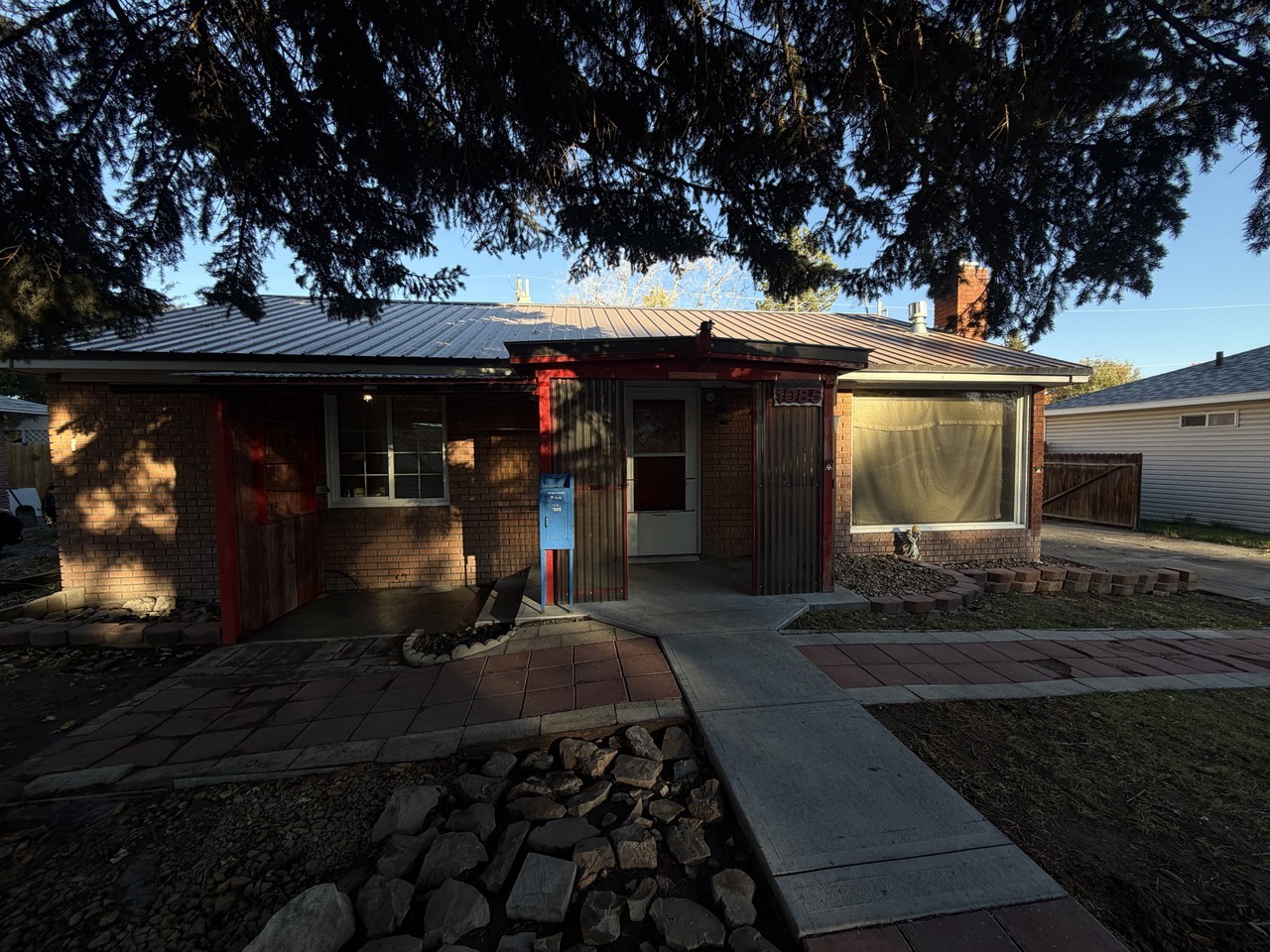 1085 Cathryn Ave #NA - Photo 7 of 10