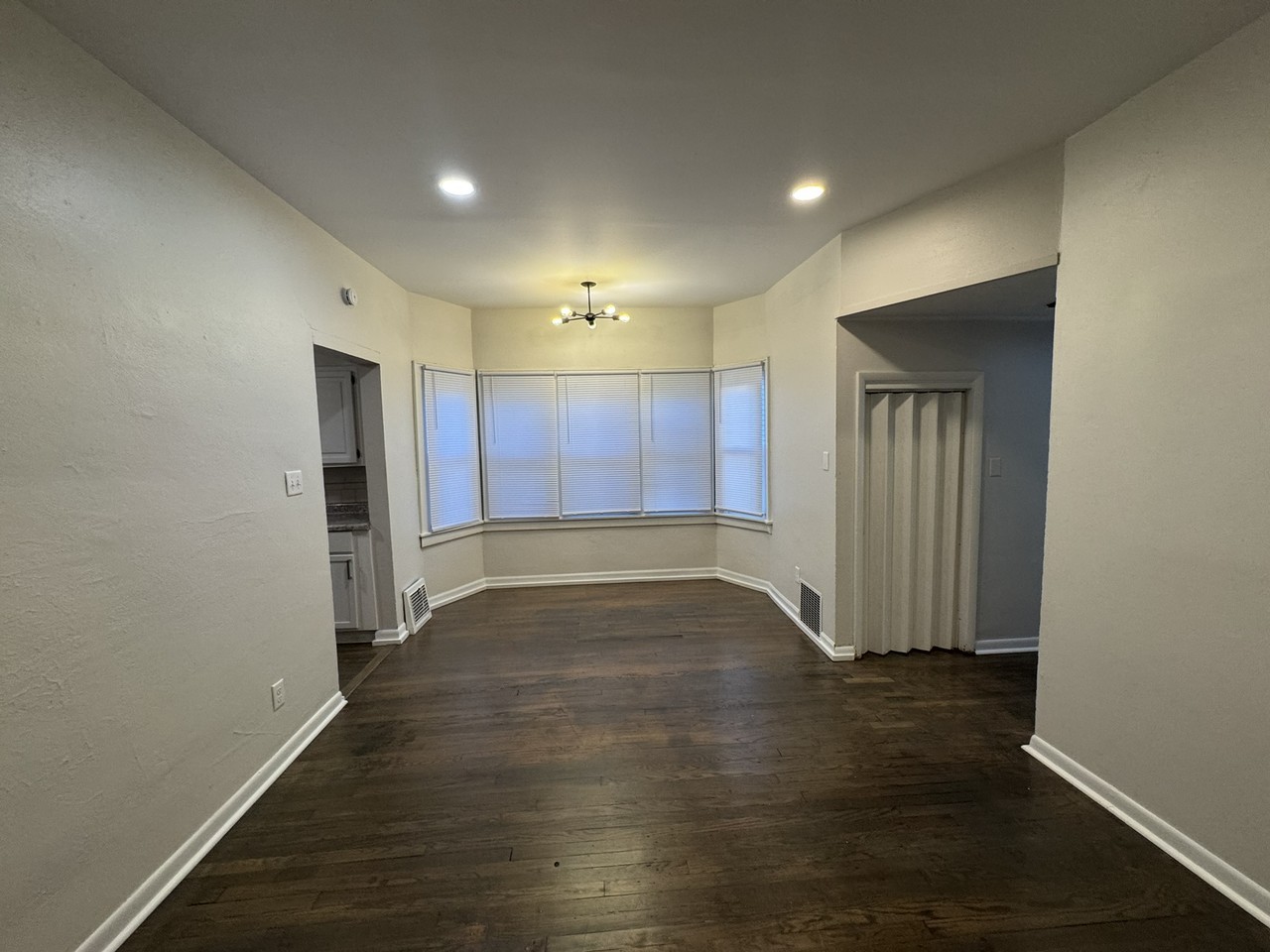 3824 S Iowa Ave - Photo 2 of 13