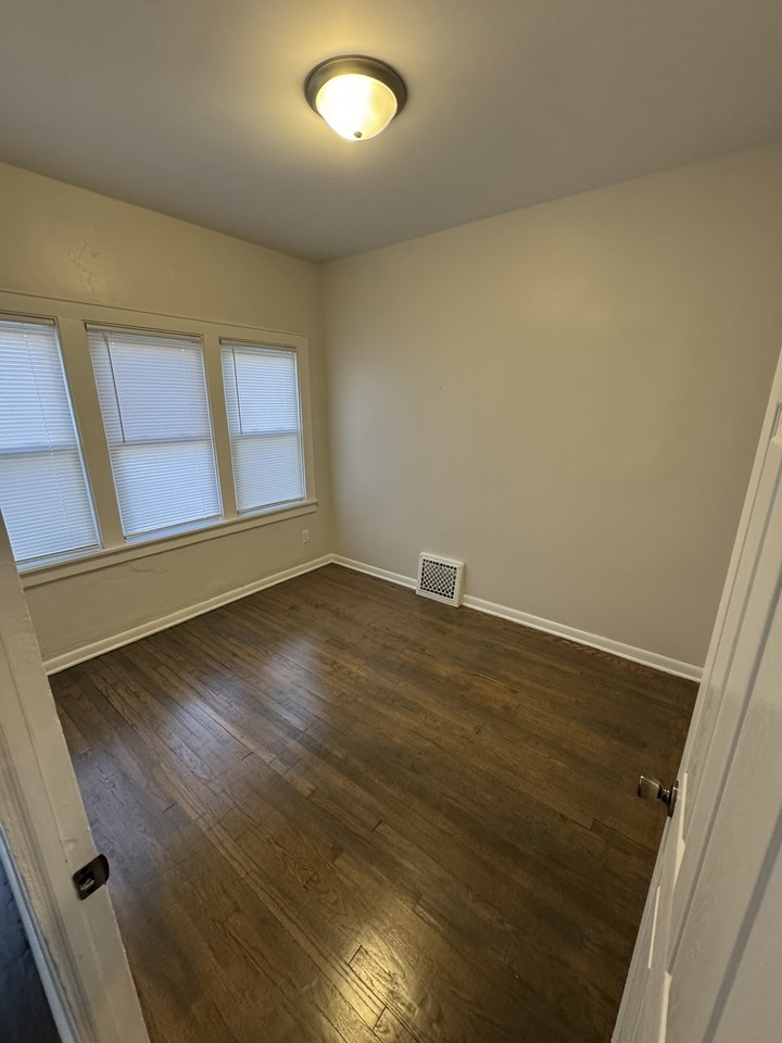 3824 S Iowa Ave - Photo 7 of 13