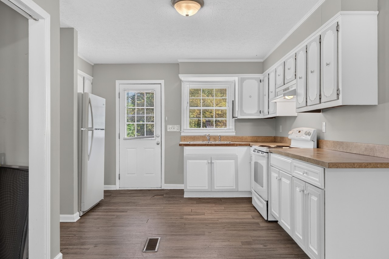 128A Batey Cir #A - Photo 3 of 16