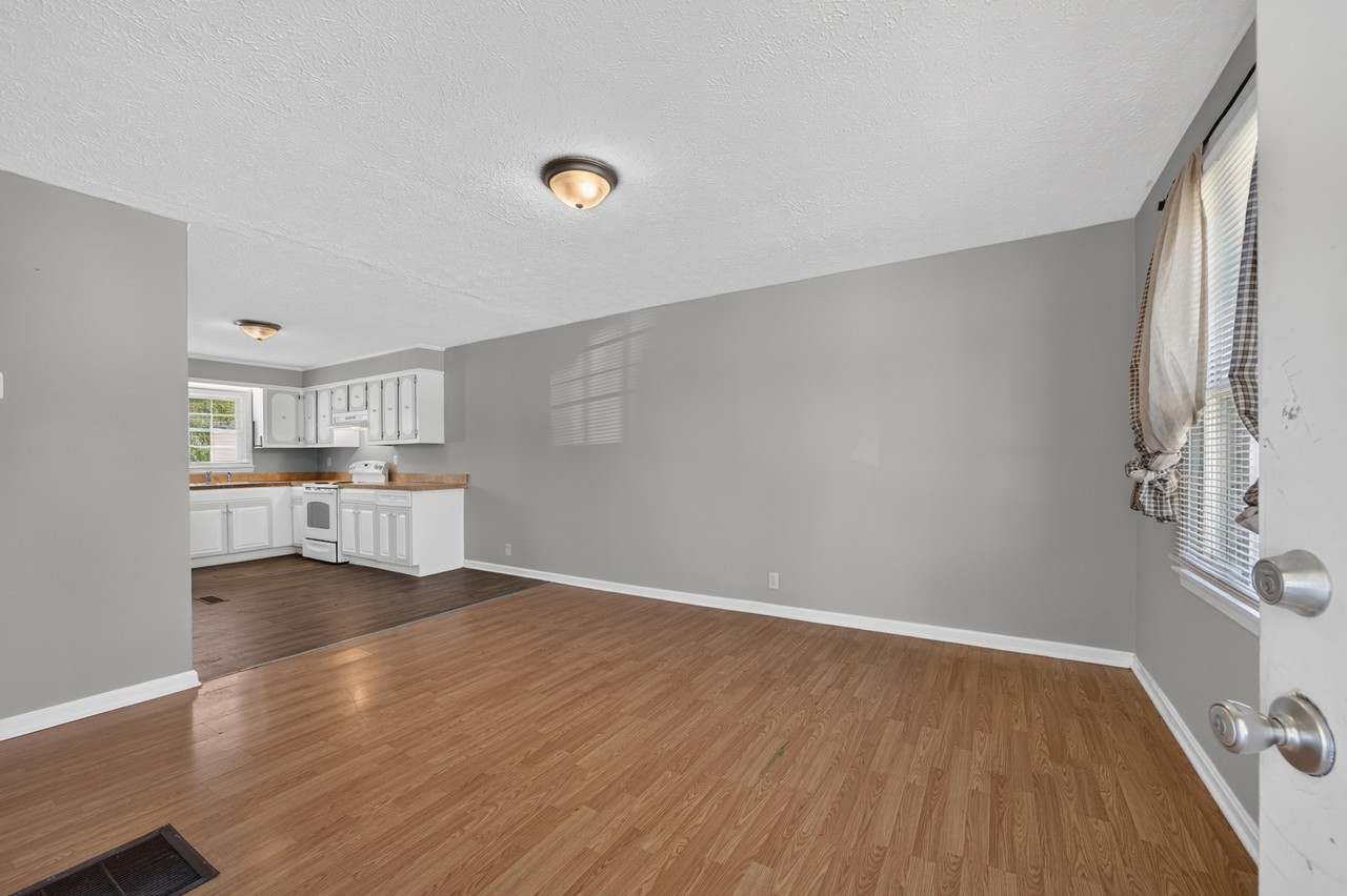 128A Batey Cir #A - Photo 4 of 16