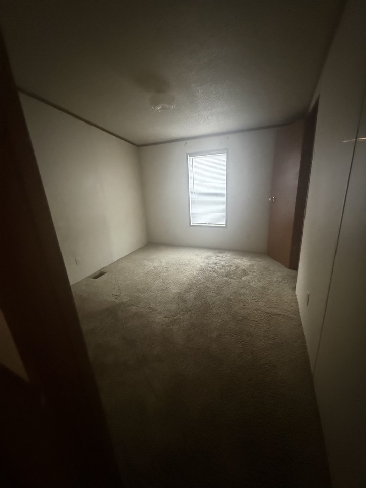 480 New Castle St #NA - Photo 2 of 7