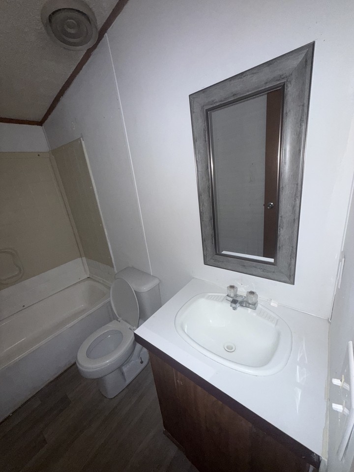 480 New Castle St #NA - Photo 3 of 7