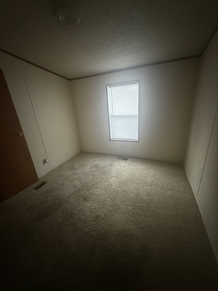480 New Castle St #NA - Photo 4 of 7