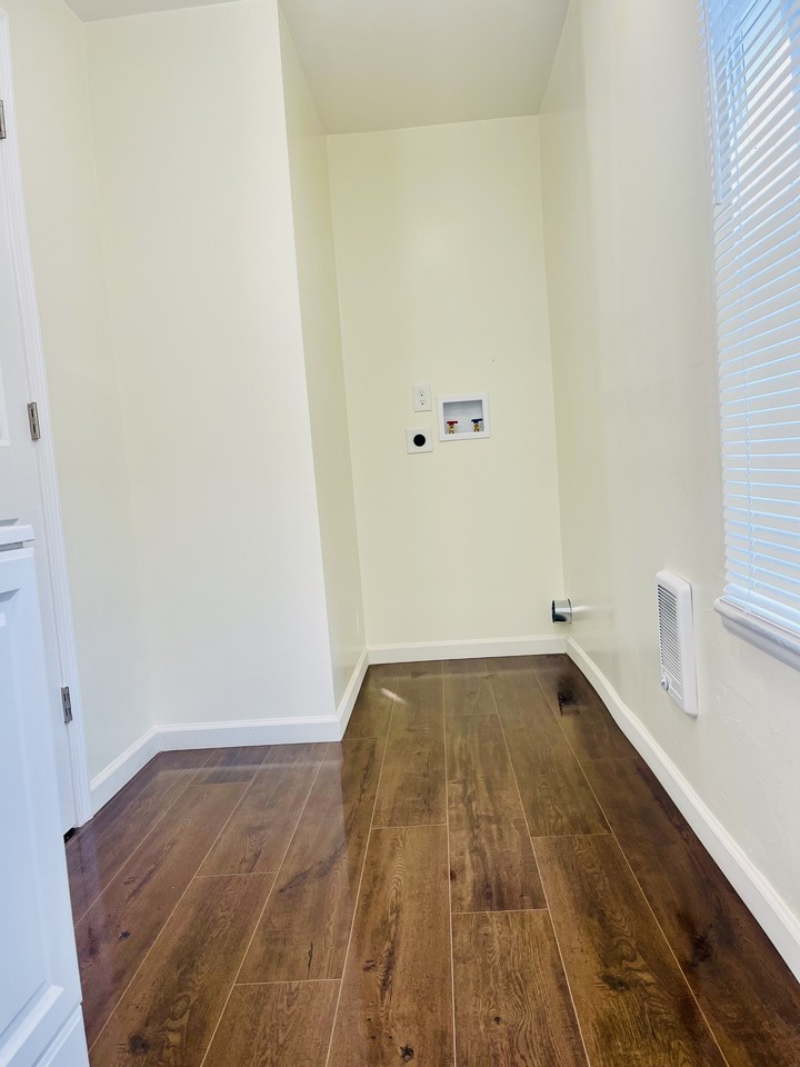 20 Crosby Pl #20B - Photo 2 of 7