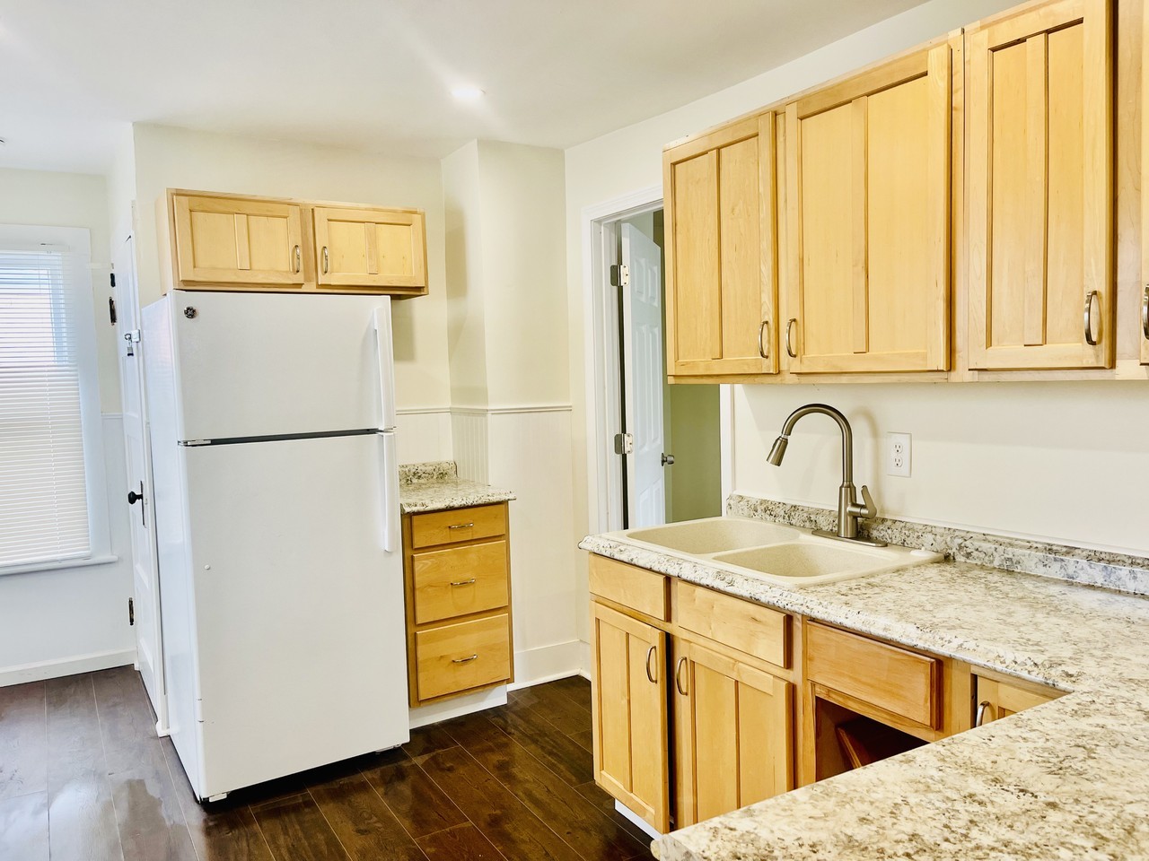 20 Crosby Pl #20B - Photo 4 of 7