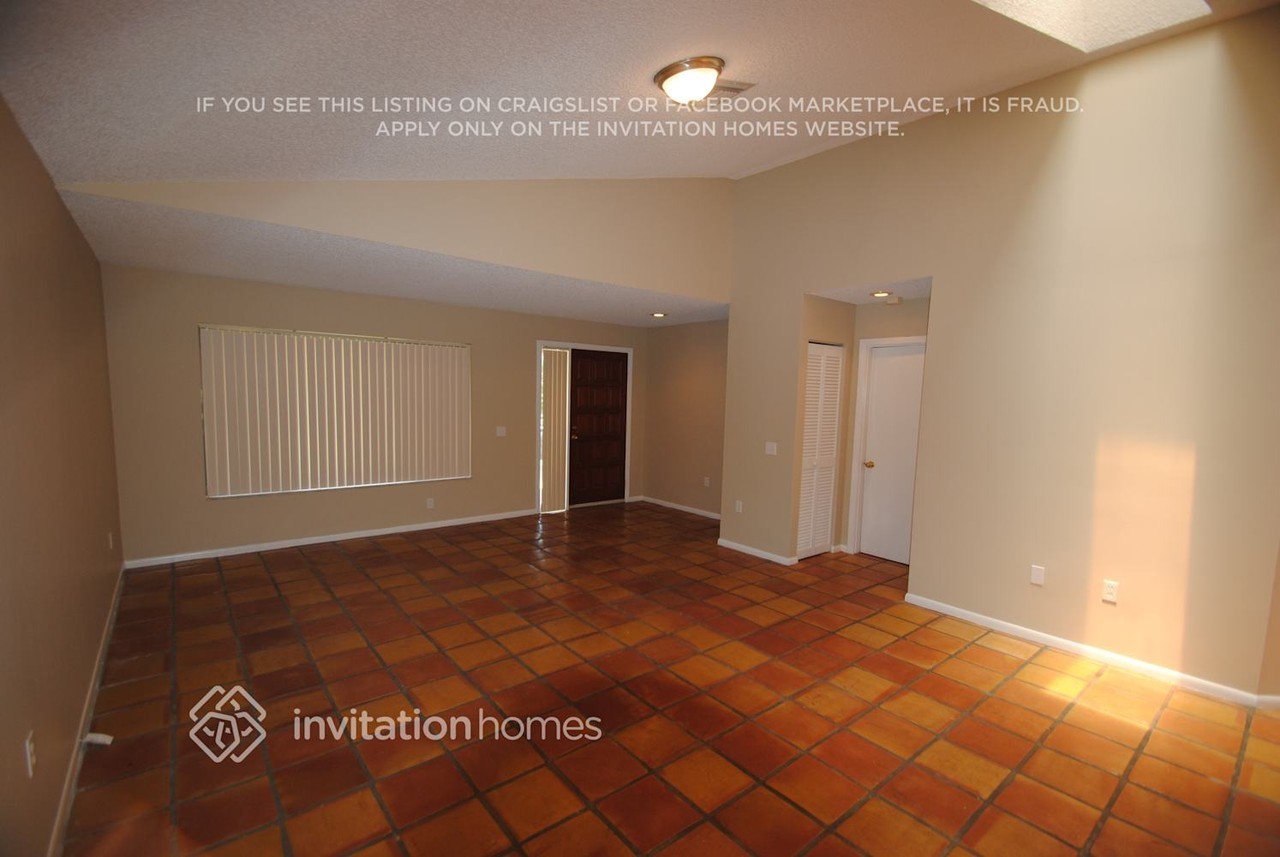 1834 Nw 97th Ave - Photo 2 of 13
