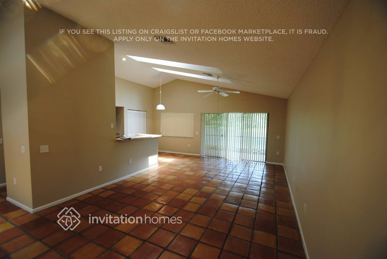 1834 Nw 97th Ave - Photo 3 of 13