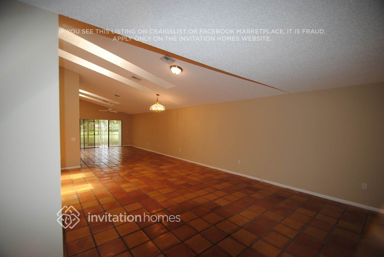 1834 Nw 97th Ave - Photo 6 of 13