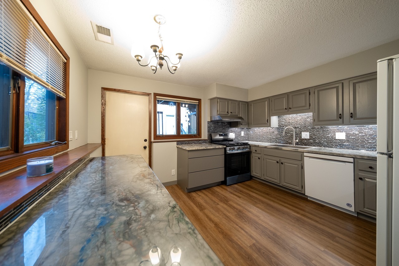 2101 24th Ave S #1 - Photo 4 of 18