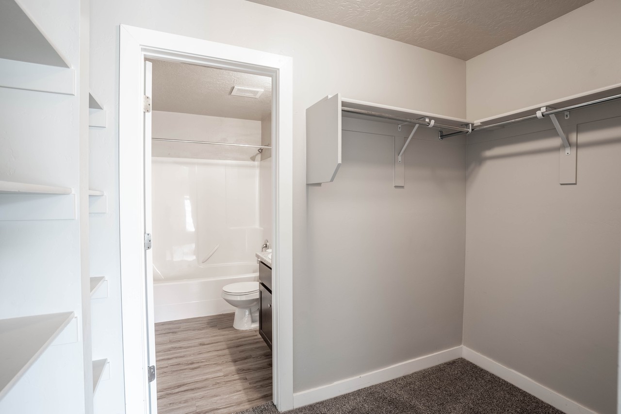 1906 N Geneva Rd #1906-104 - Photo 4 of 18