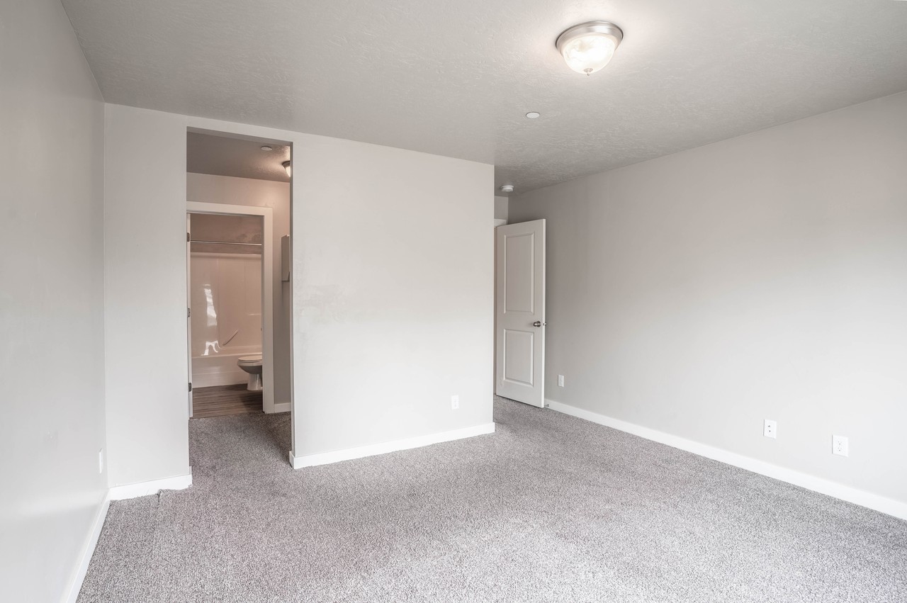 1906 N Geneva Rd #1906-104 - Photo 6 of 18
