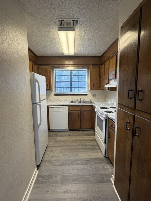 5 Robin Dr #1 - Photo 3 of 12