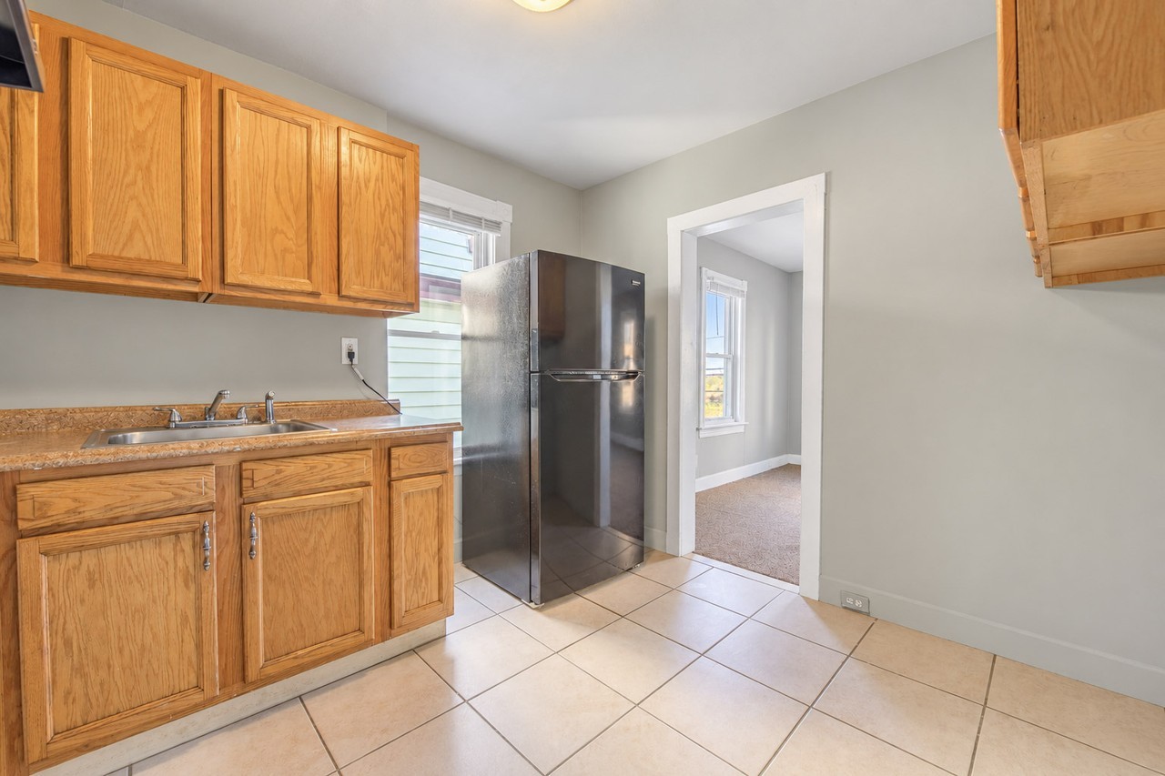 304 N Pavilion Ave #2 - Photo 4 of 8