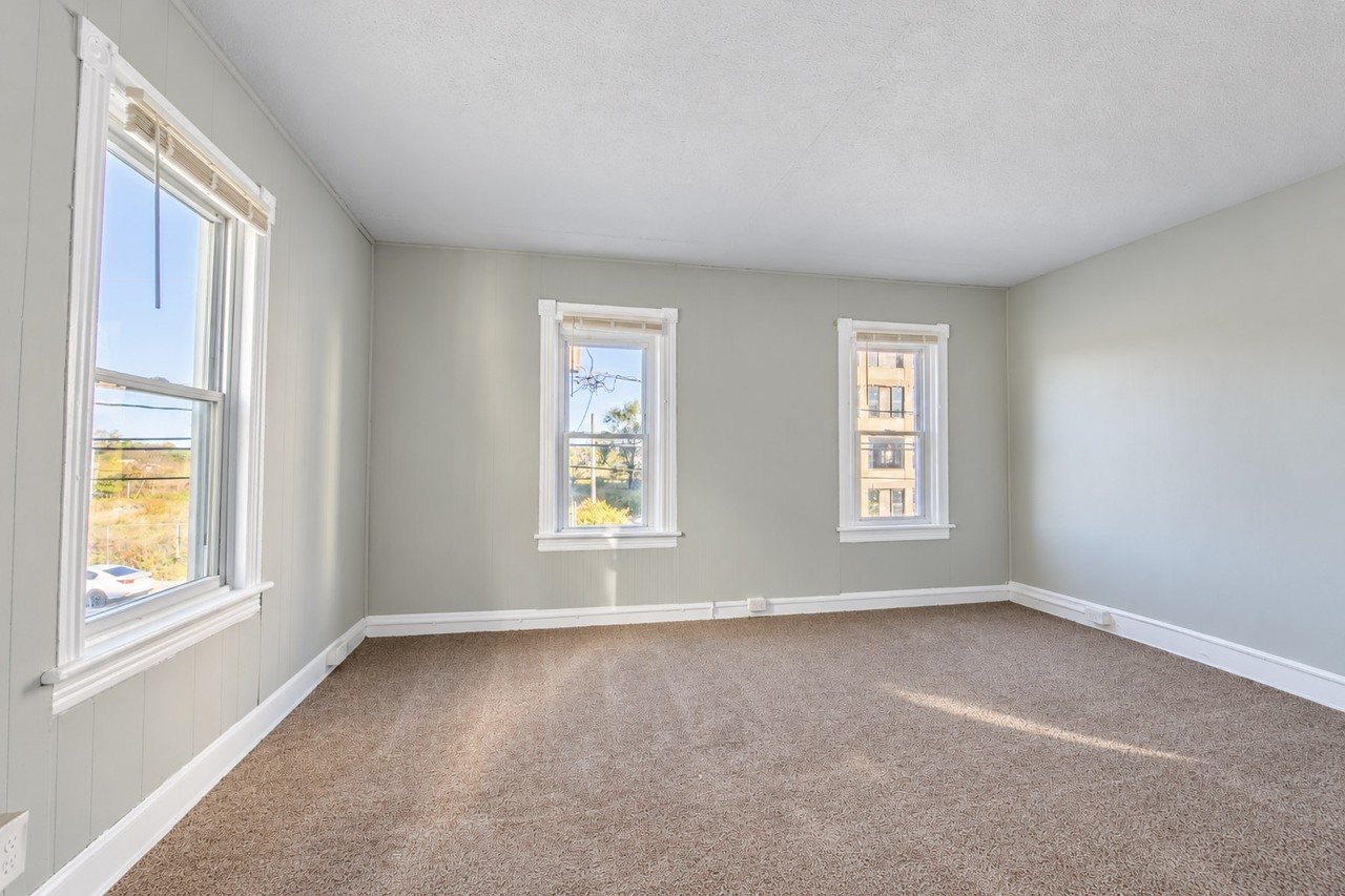 304 N Pavilion Ave #2 - Photo 5 of 8