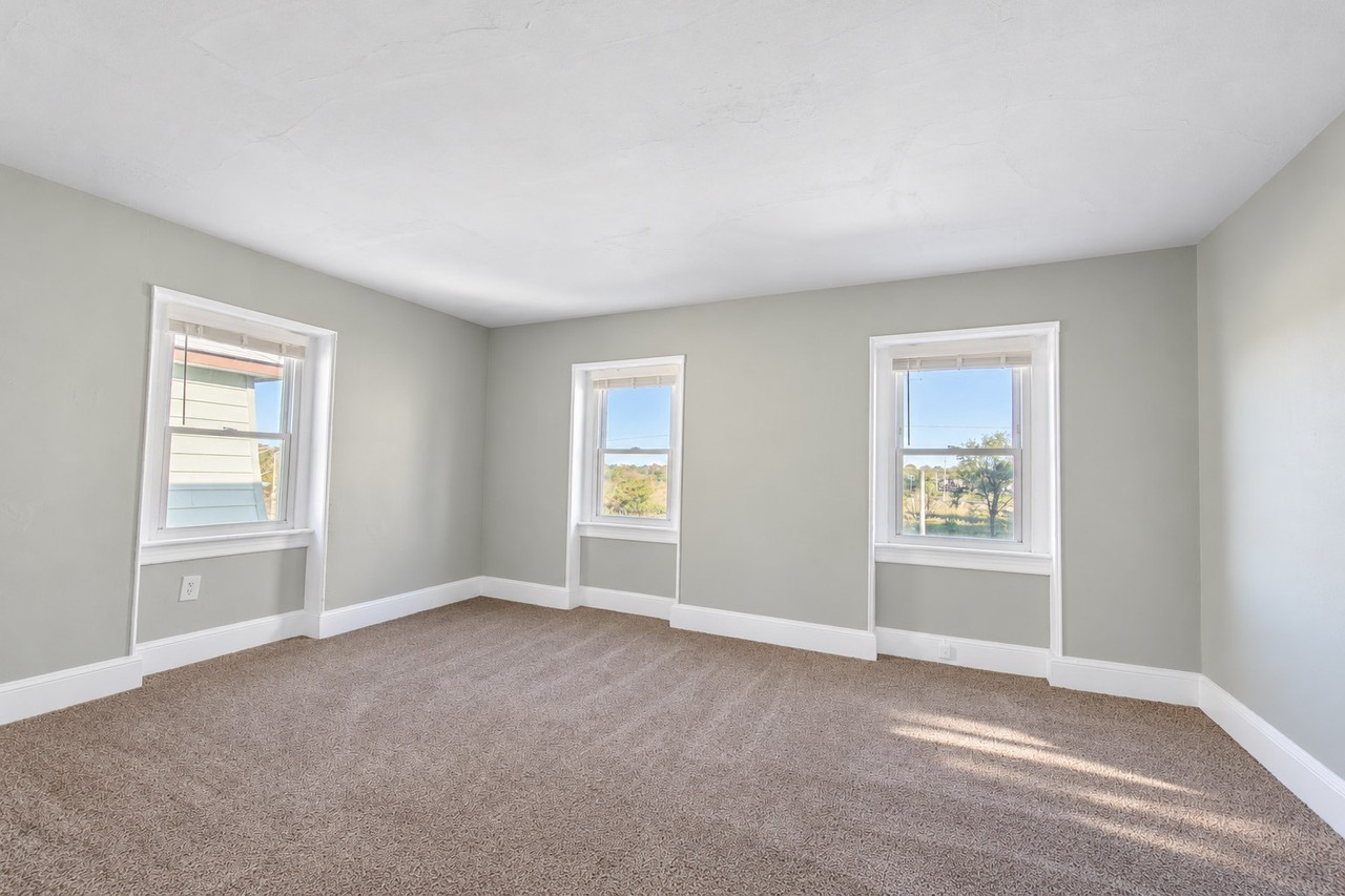 304 N Pavilion Ave #2 - Photo 7 of 8