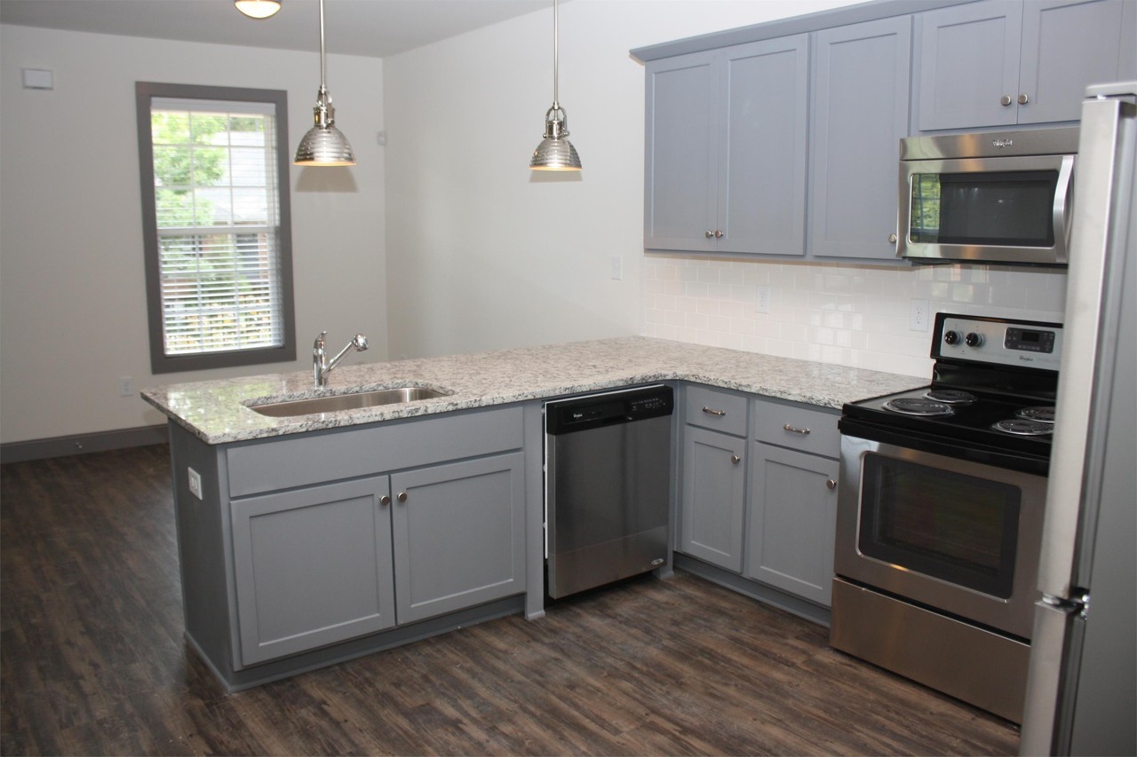 1053 Baxter St #C - Photo 2 of 9