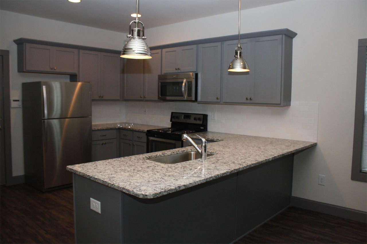 1053 Baxter St #C - Photo 3 of 9