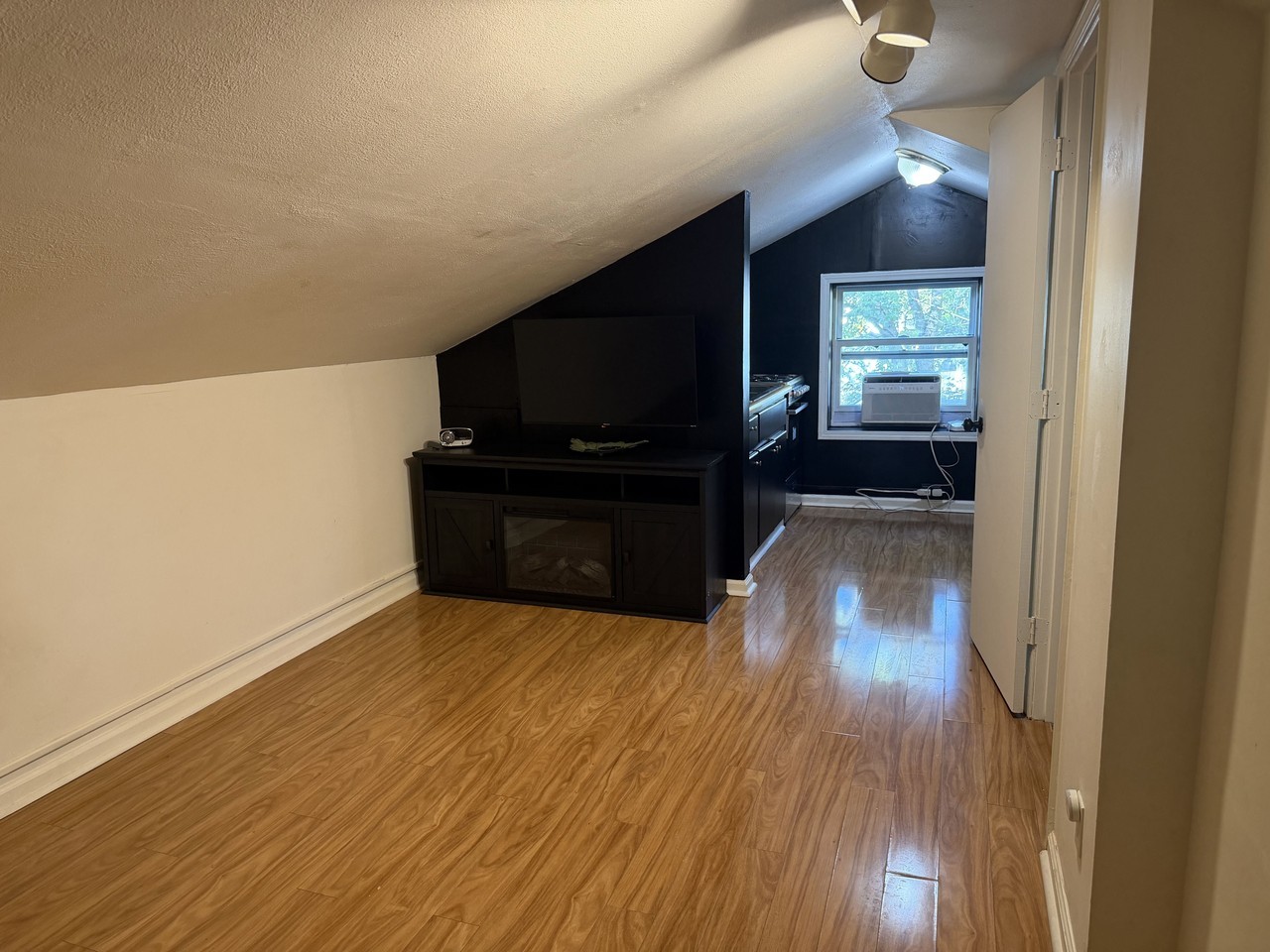 207 E Morrison St #3 - Photo 4 of 18