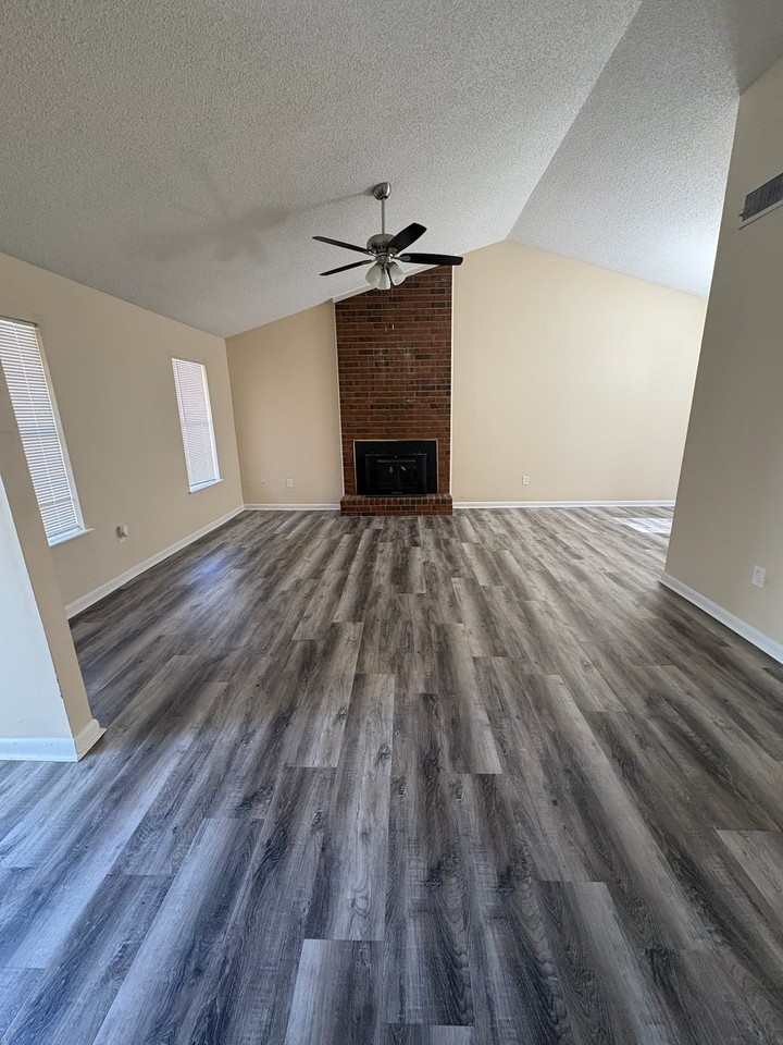 7 Spring Creek Cir #1 - Photo 2 of 20
