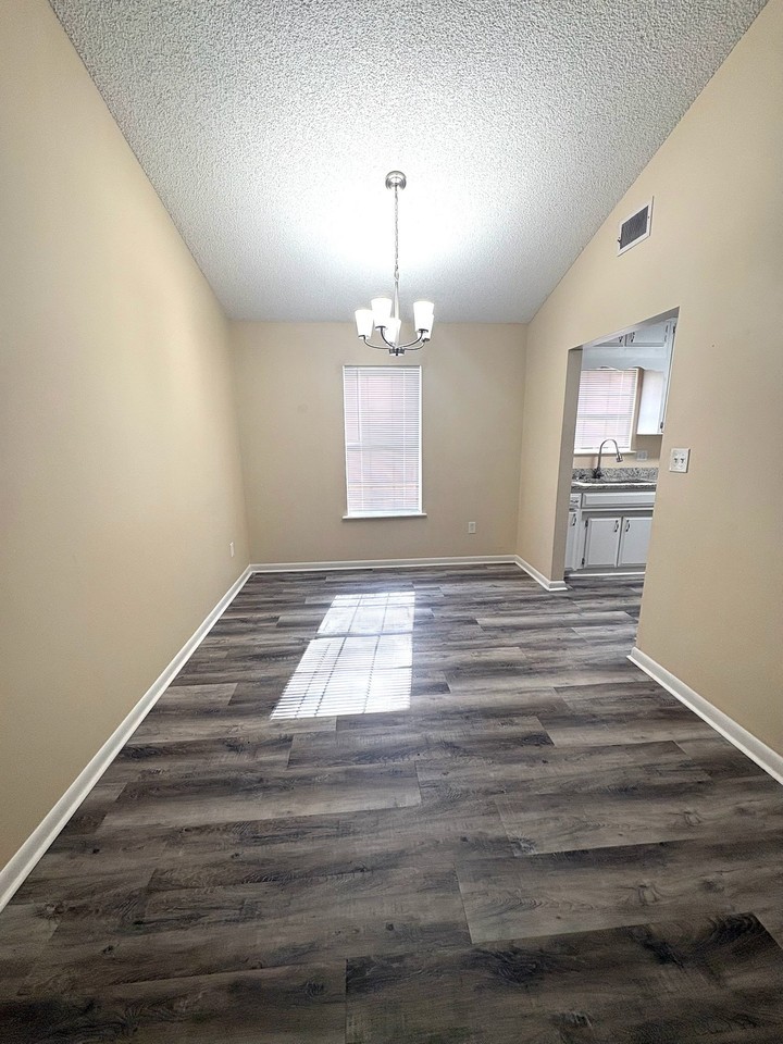 7 Spring Creek Cir #1 - Photo 3 of 20
