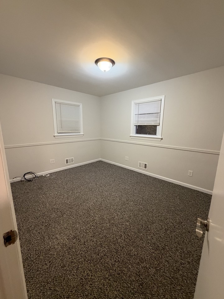 314 Winsor St #2 - Photo 3 of 9
