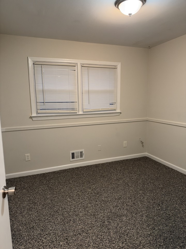 314 Winsor St #2 - Photo 5 of 9