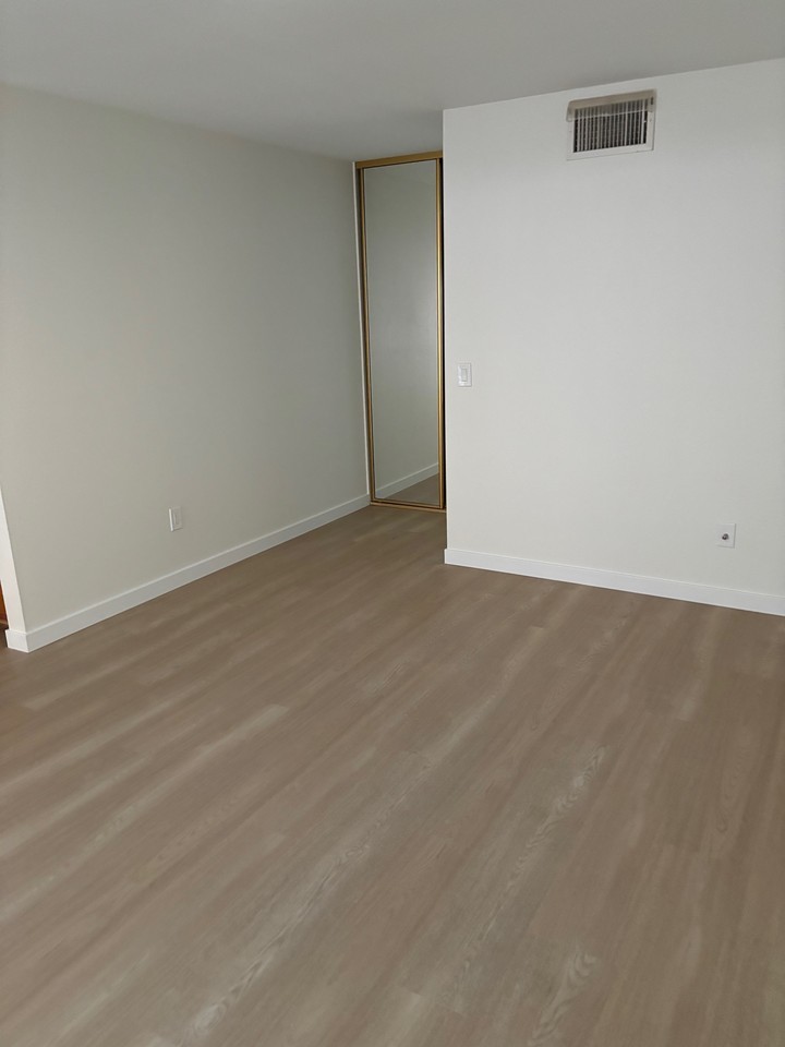 1960 Gotham St #1 - Photo 7 of 25