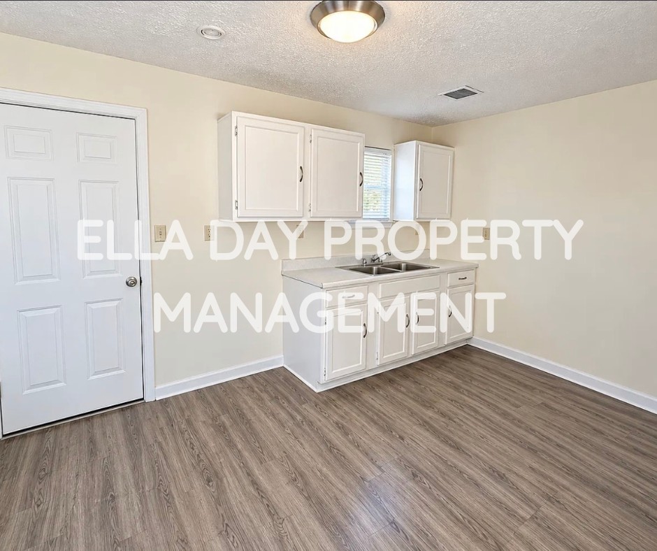 138 W 31st St S #1 - Photo 4 of 10