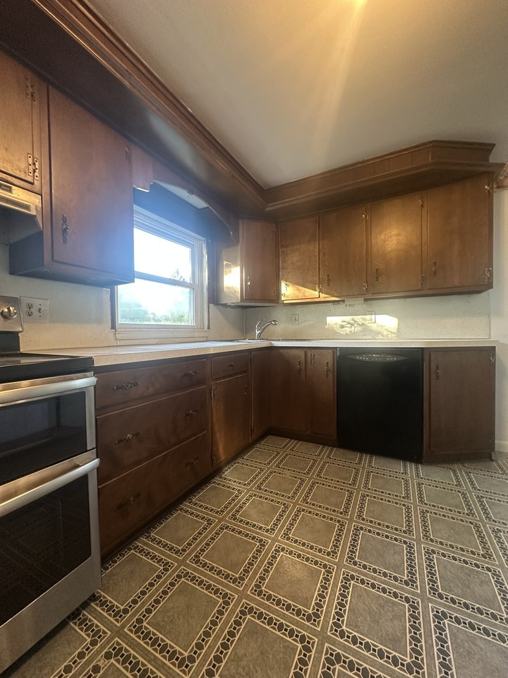 11 Park Circle Rd #1 - Photo 6 of 46