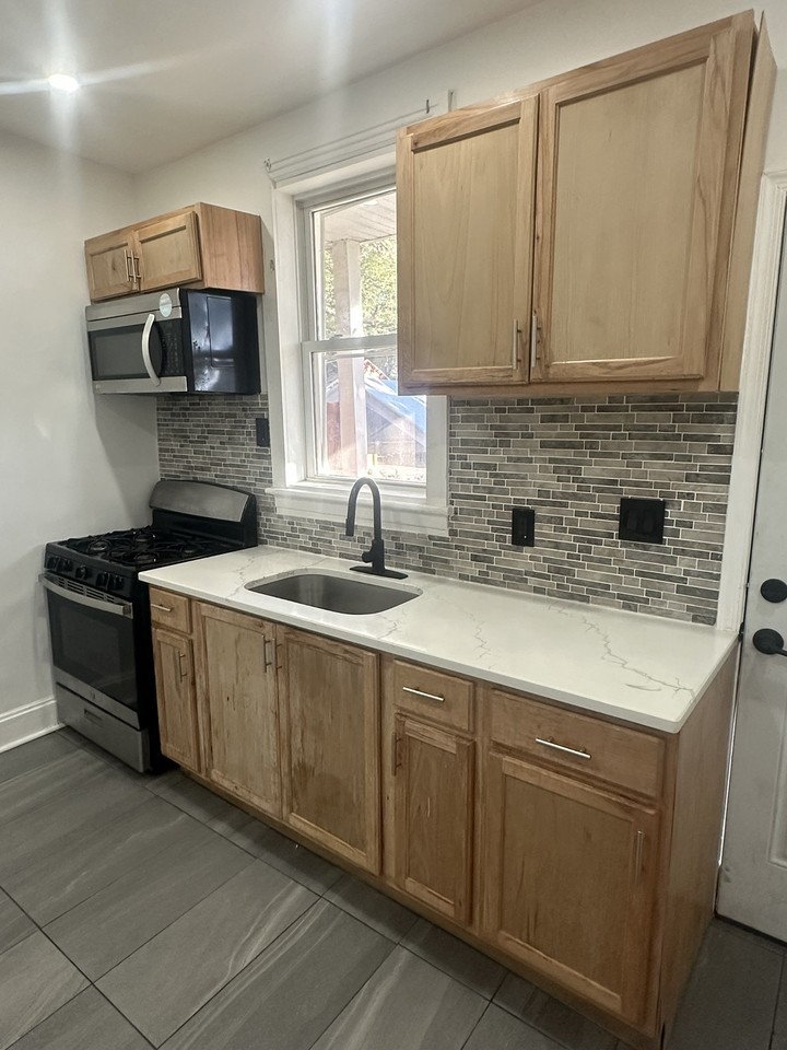 1915 Park St #1 - Photo 2 of 19