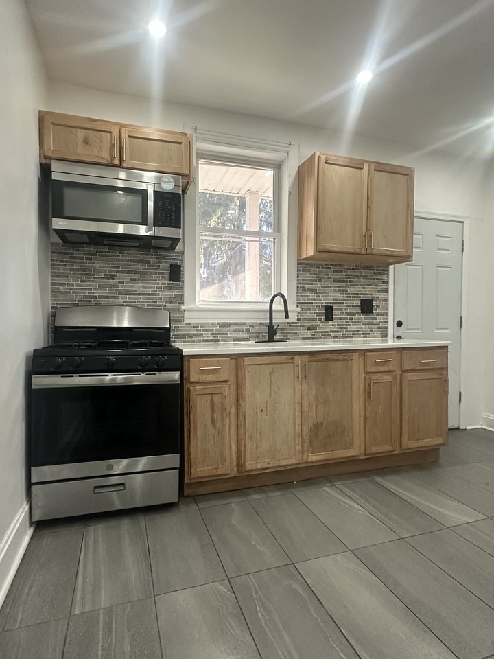 1915 Park St #1 - Photo 3 of 19