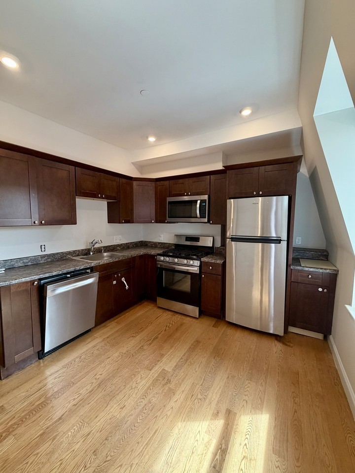80 Pleasant St #4