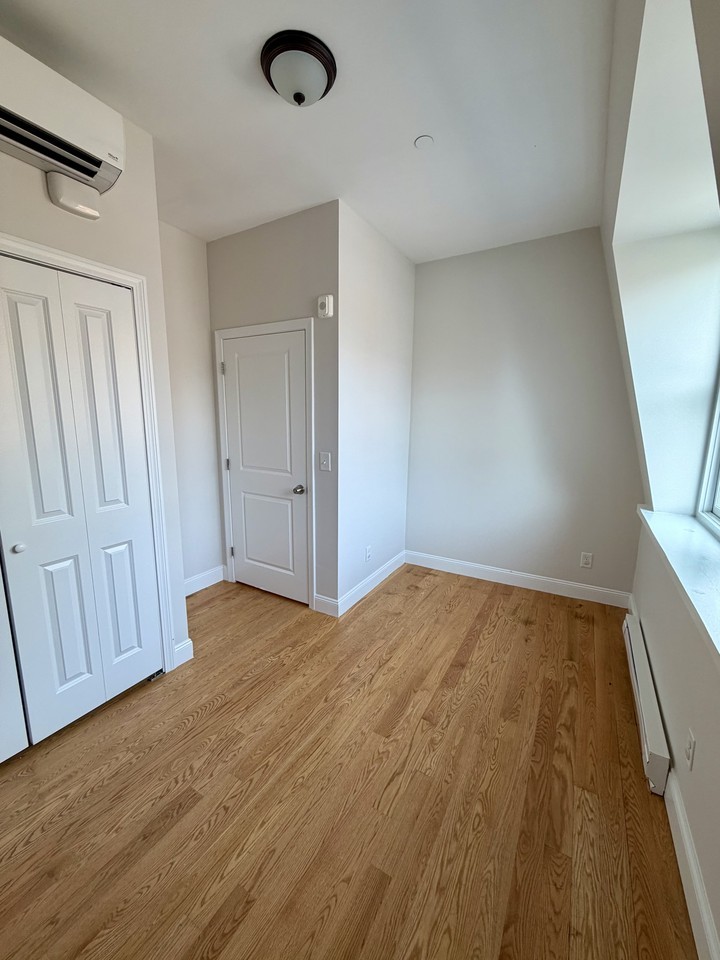 80 Pleasant St #4 - Photo 5 of 11