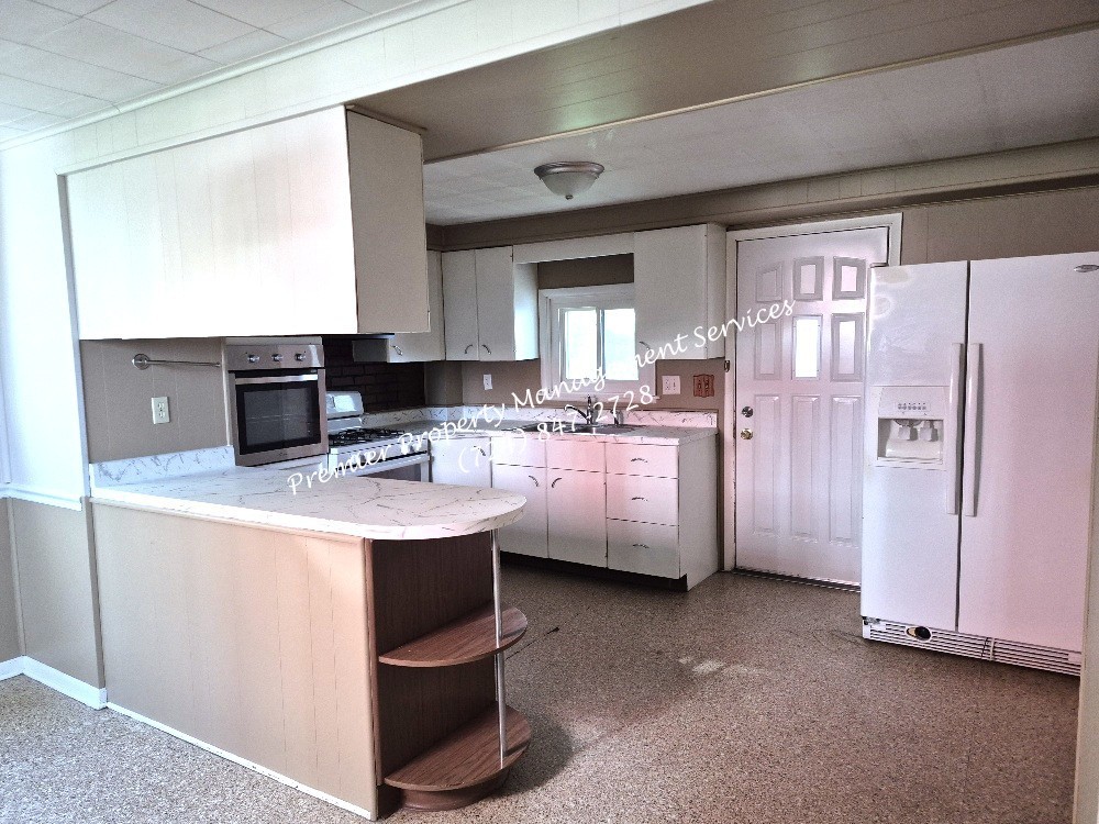 957 4th Ave #1 - Photo 3 of 20