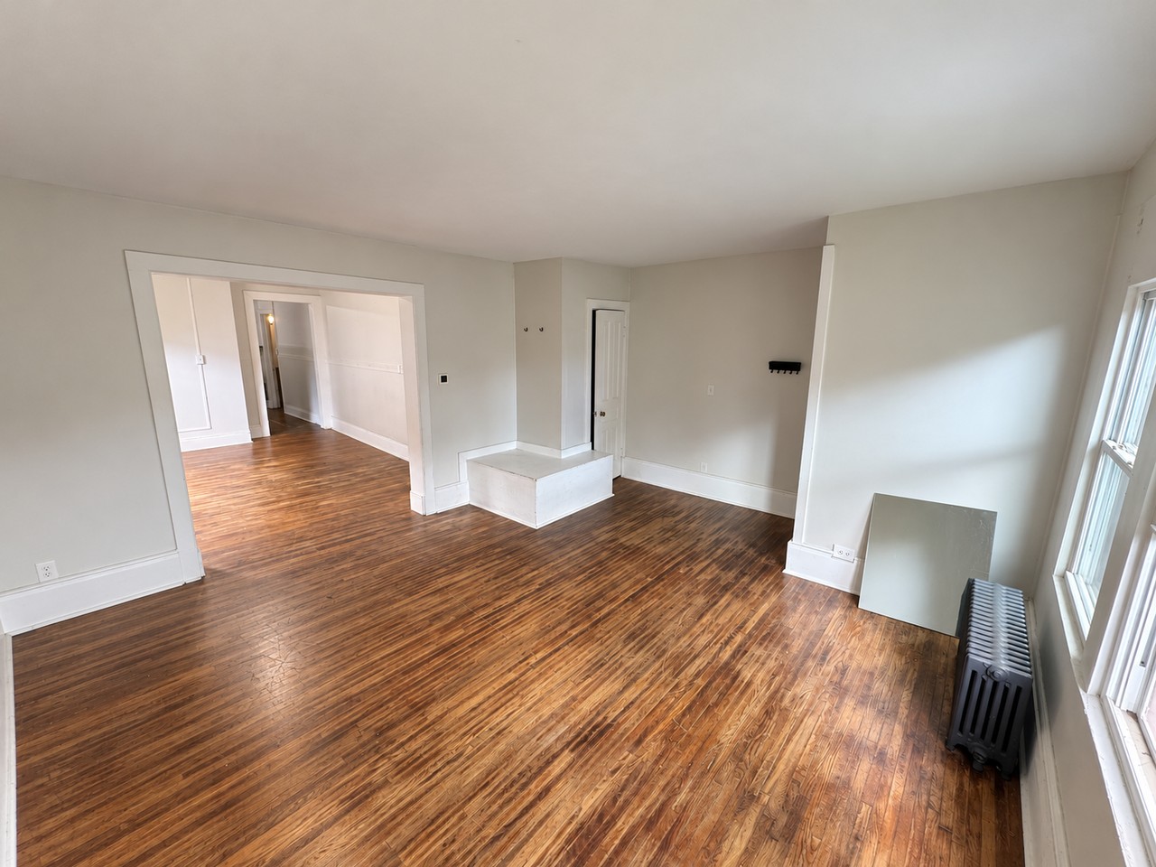 300 Maryland AveLower - Photo 2 of 9