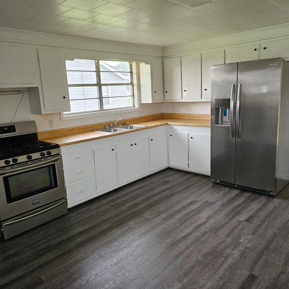 611 Willow St - Photo 4 of 12