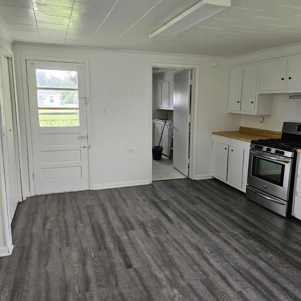 611 Willow St - Photo 6 of 12