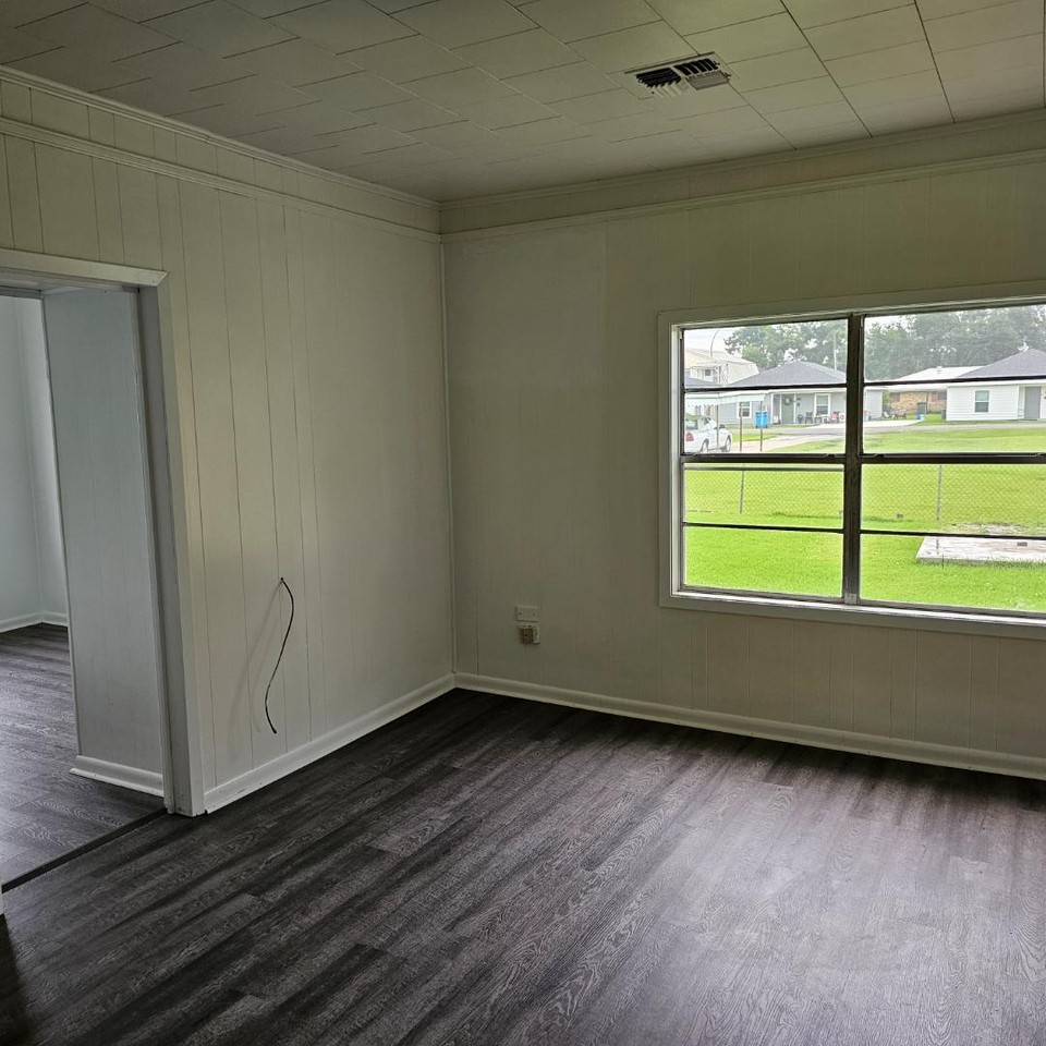611 Willow St - Photo 7 of 12
