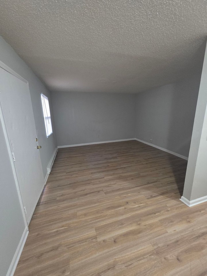 1400 W Academy St #4 - Photo 4 of 8