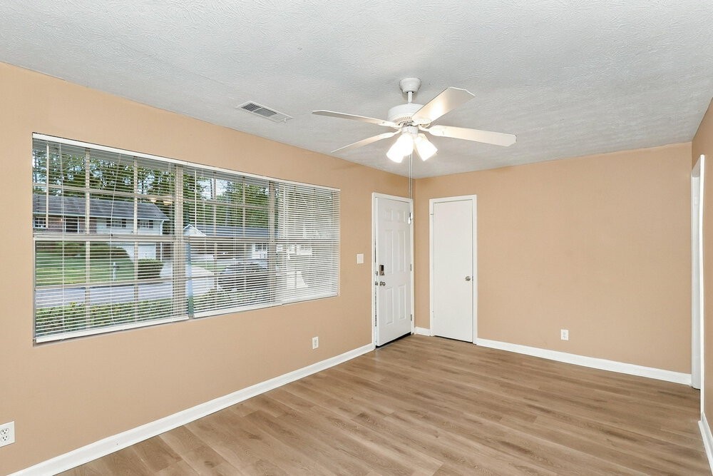 2450 Cheryl Lynne Ln - Photo 5 of 16